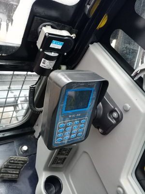 Экскаватор с 1 верхним роликом с каждой стороны
